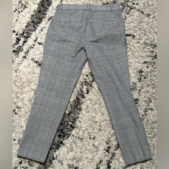 Banana Republic Black and White Ankle Cropped Pants - Picture 6 of 6